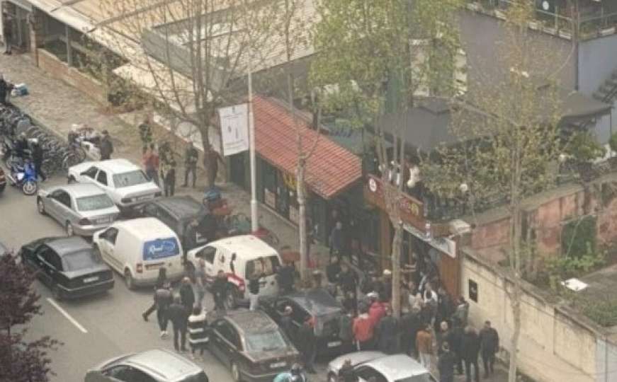 Tirana: Nožem ranio pet osoba u džamiji